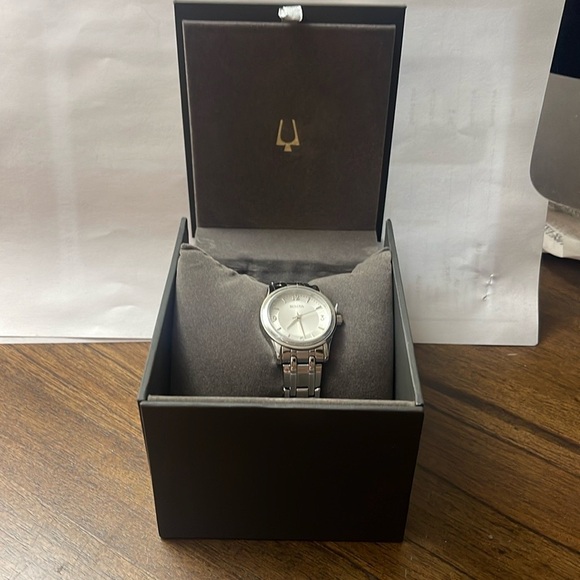 Bulova 96L005 30mm Silver Stainless Steel Case with Silver Stainless Steel. main image 7